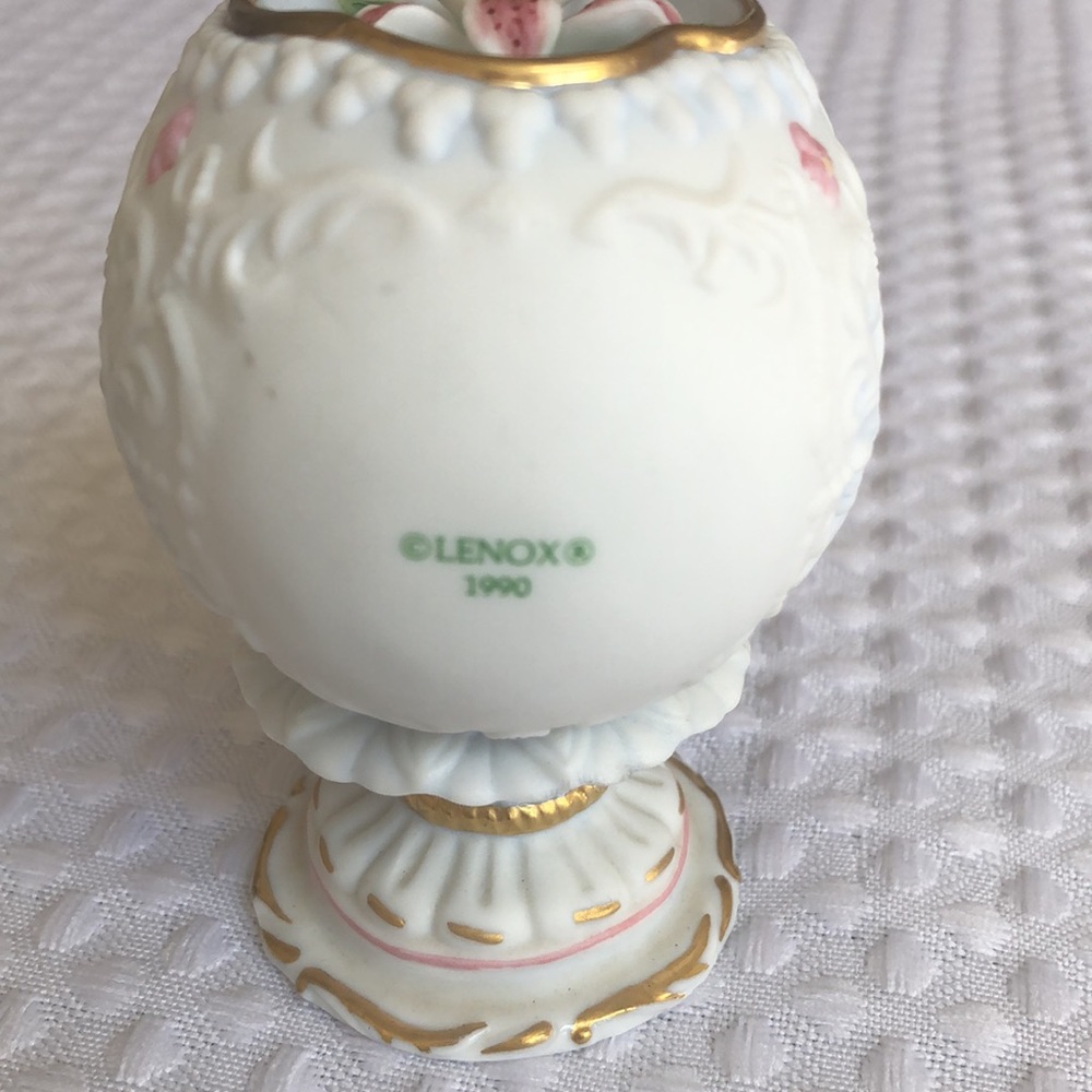 Vintage Lenox Lily Blossom Egg 1990 with stand. - Picture 6 of 10